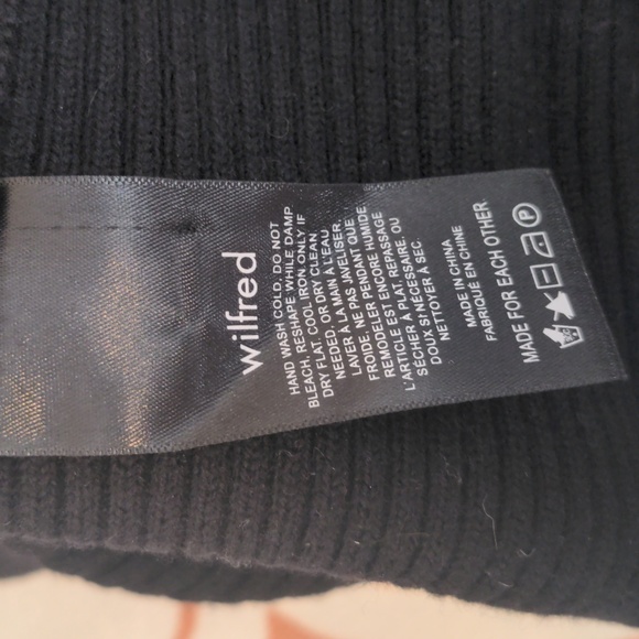 Wilfred Cropped Turtleneck - Picture 10 of 11